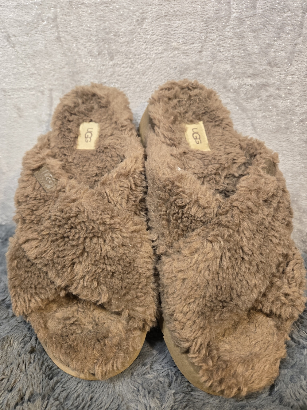 UGG Cozy Crisscross Fuzzy Slide - Chestnut Brown